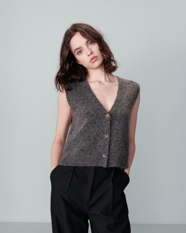 Nars Vest